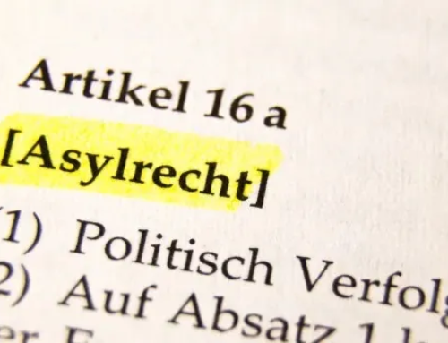 „KÖLN ZEIGT HALTUNG“: ASYLRECHT STATT UNRECHT